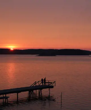 Gönne dir einen Sonnenuntergang auf einer Schäreninsel